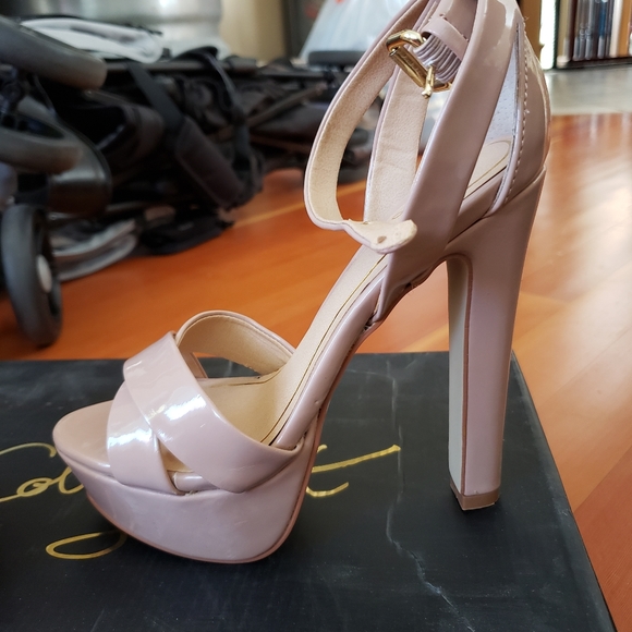 Colin Stuart Patent Beige Strappy Heels size 6 - Picture 3 of 5